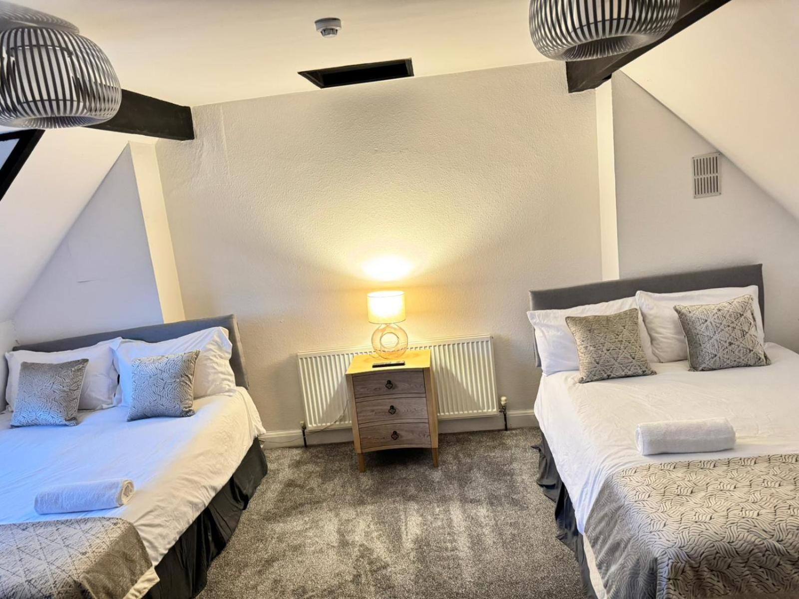 Shm Stays Solihull Hs2 Nec Airport Nr M6 M40 M42 Great For Long & Short Stays 15 Min Walk To Train Station 5 Min Drive To Town Centre Outside Bus Stops & Supermarket Free Parking Kültér fotó